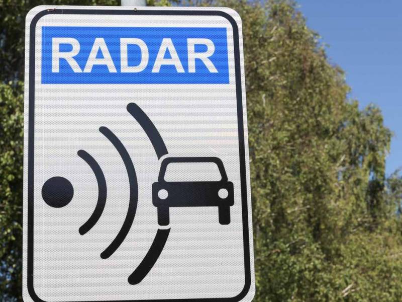 Moins de radars mobiles sur les routes ? Pas vraiment, mais ils ont trouvé de meilleurs cachettes!
